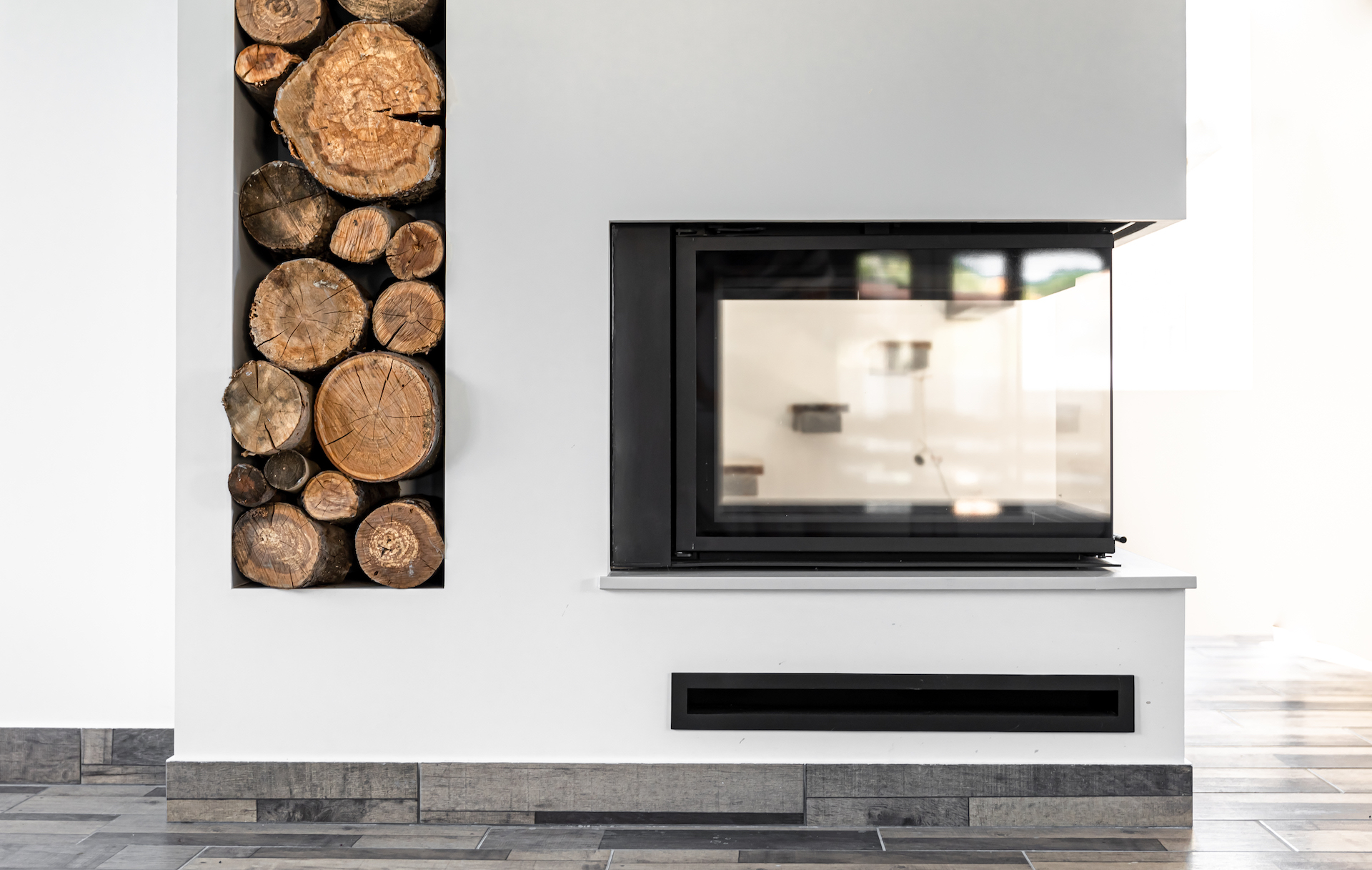 Modern home fireplace in the interior of the house. Skorstene og pejse